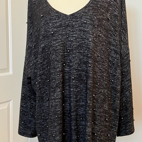DG2 plus size 2x Black Heather sweater top w Charcoal beads - Picture 2 of 12